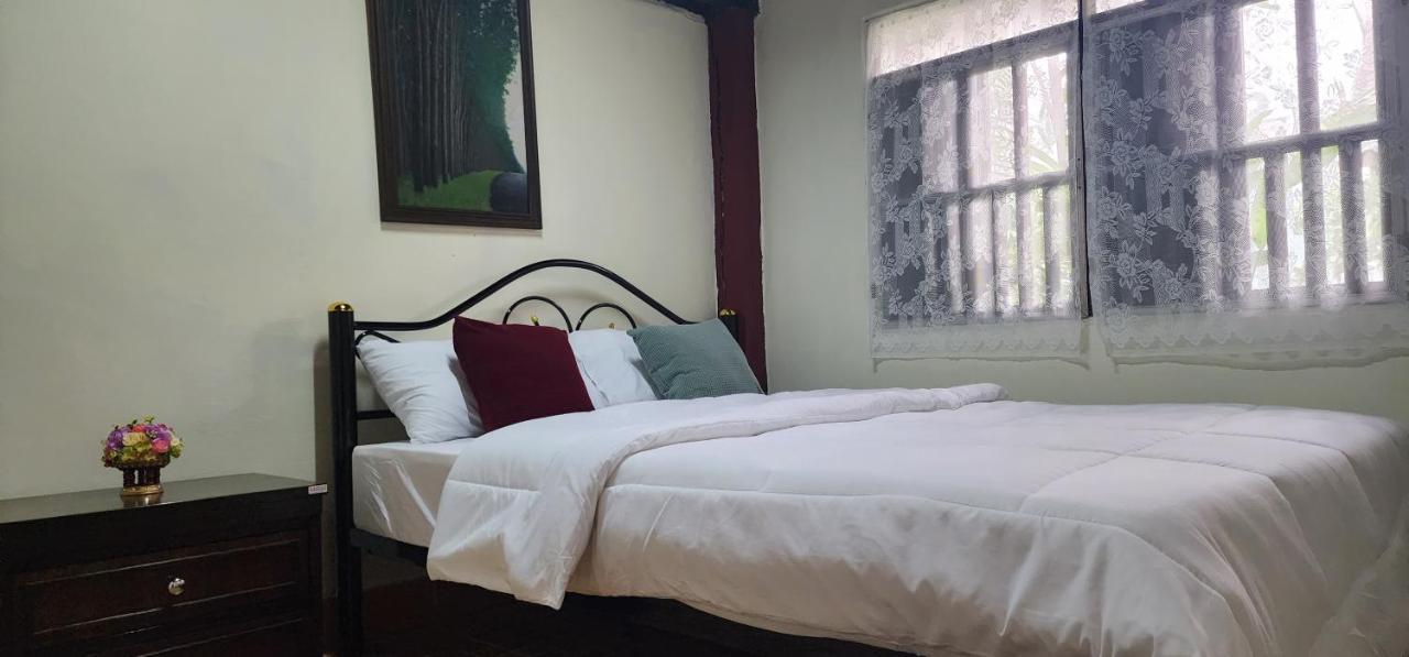 Cozy Nest Cnx Vandrarhem Chiang Mai Exteriör bild