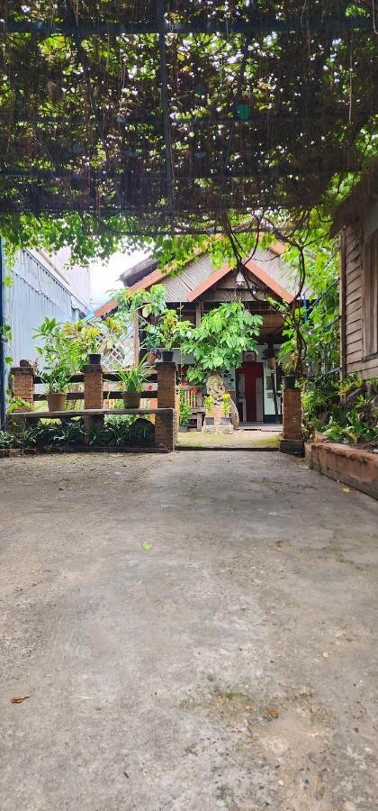 Cozy Nest Cnx Vandrarhem Chiang Mai Exteriör bild