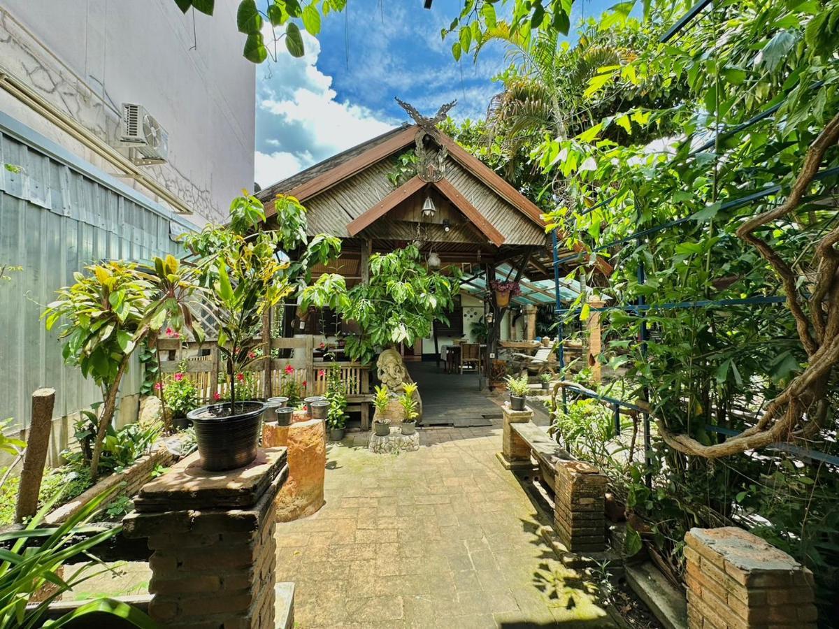 Cozy Nest Cnx Vandrarhem Chiang Mai Exteriör bild